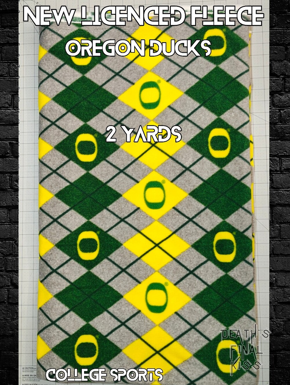 🆕 2 Yards of licensed Oregon Duck argyle blanket fleece fabric College Sports